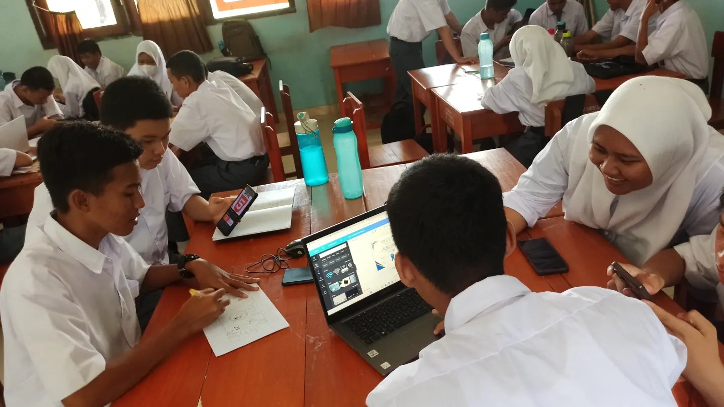 Tema 1 :  Memanfaatkan potensi sekolah dalam program PBLHS